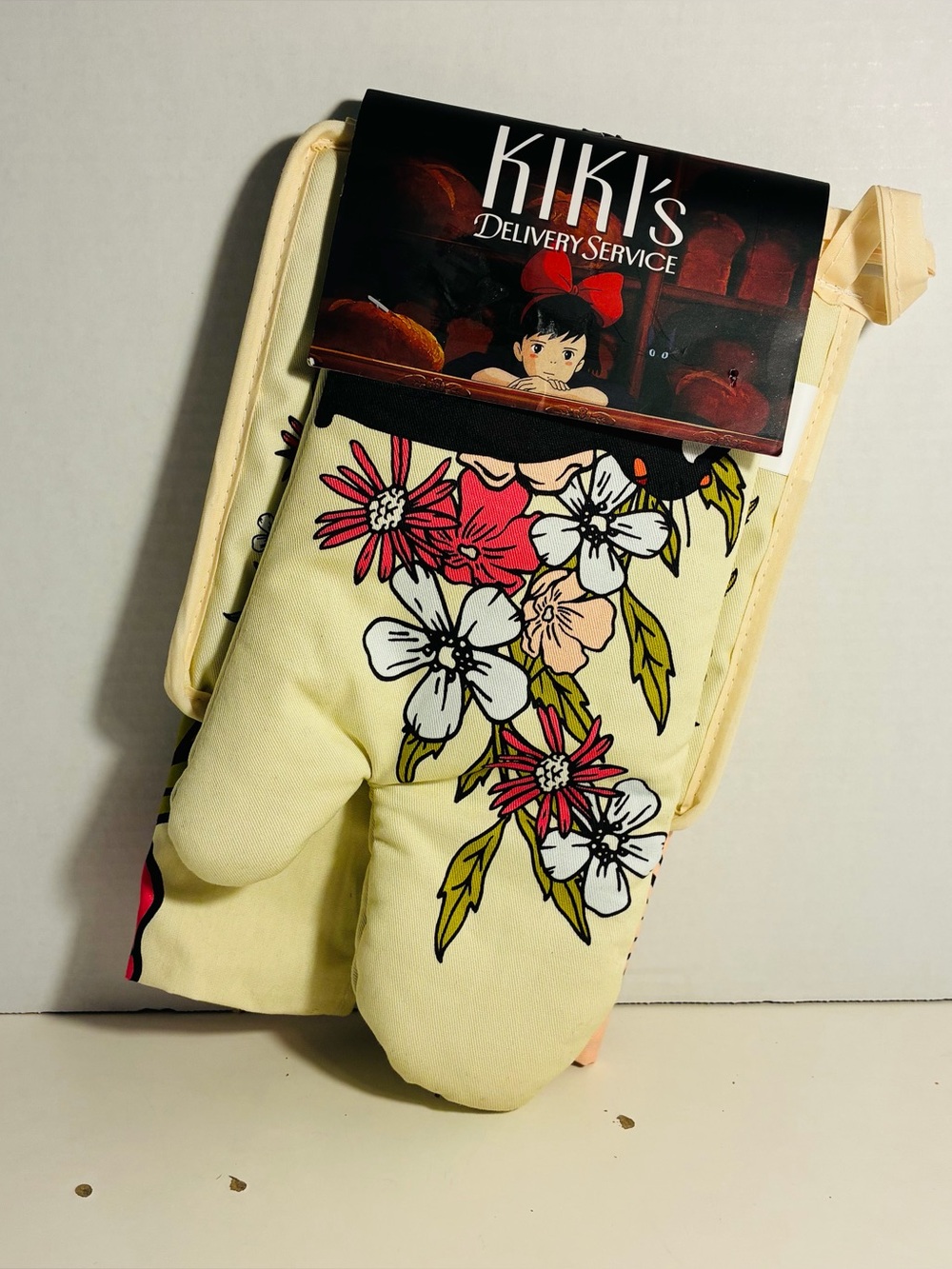 NWT Kiki's Delivery Service Oven Mitts & Pot Holder Set